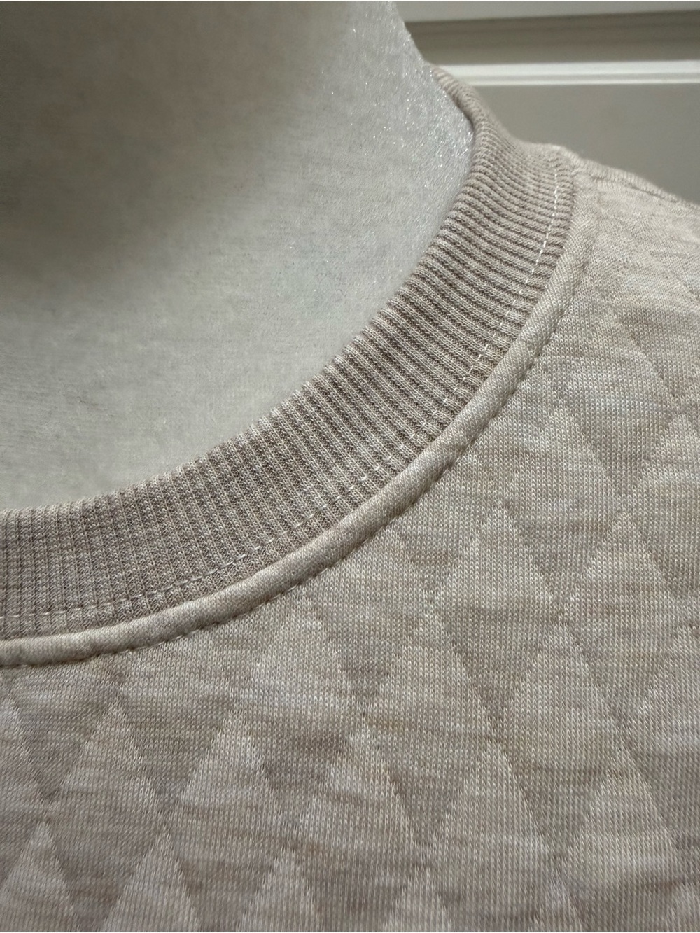 Marine Layer. Corbet Quilted Puff Sleeve Crewneck. Heather Oatmeal. Size medium. - Picture 6 of 13
